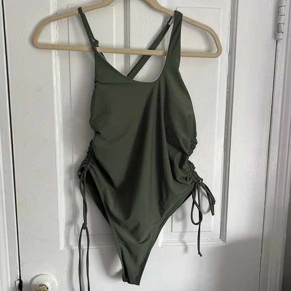BRAND NEW, NEVER WORN SHEIN green 1 piece bathing suit - Picture 1 of 2